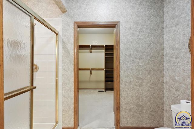 3300 SE Meadowview DR, Topeka, KS 66605