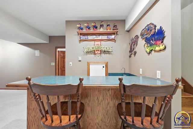 3300 SE Meadowview DR, Topeka, KS 66605