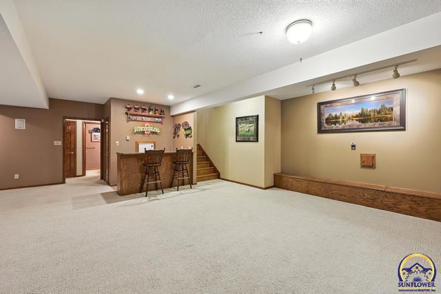 3300 SE Meadowview DR, Topeka, KS 66605