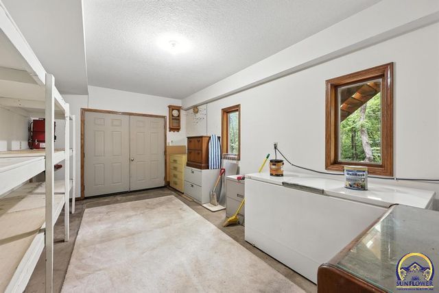 3300 SE Meadowview DR, Topeka, KS 66605