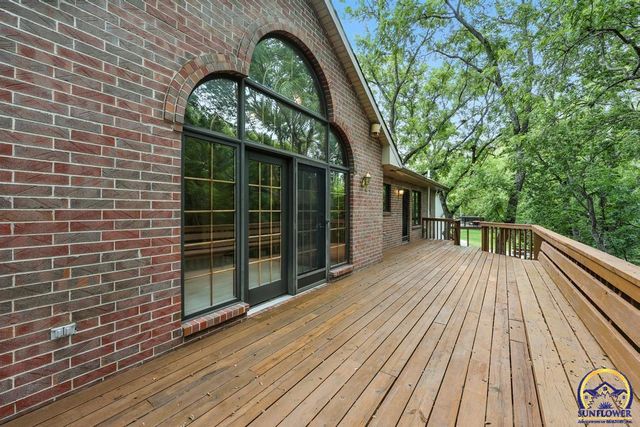 3300 SE Meadowview DR, Topeka, KS 66605