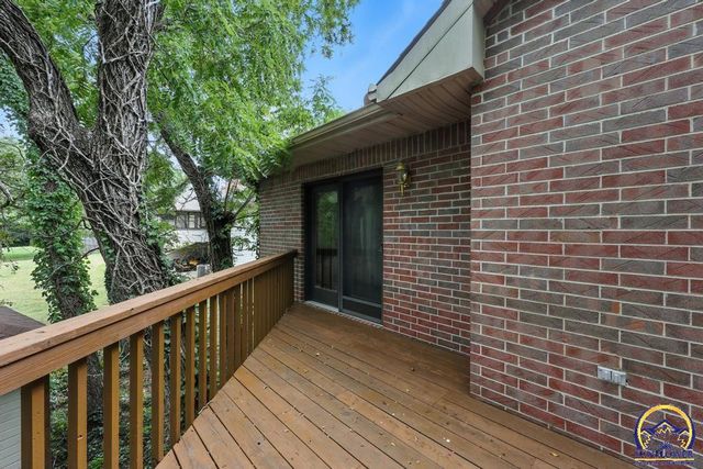 3300 SE Meadowview DR, Topeka, KS 66605