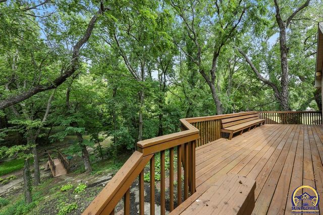 3300 SE Meadowview DR, Topeka, KS 66605