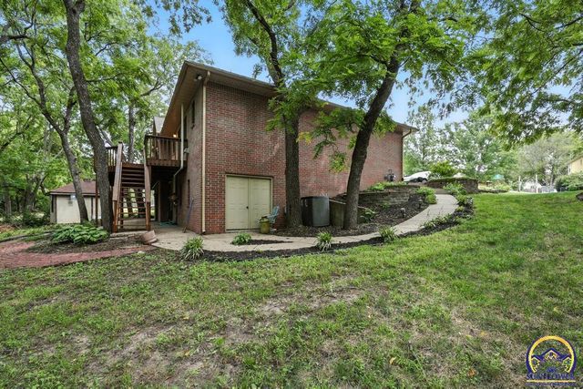 3300 SE Meadowview DR, Topeka, KS 66605
