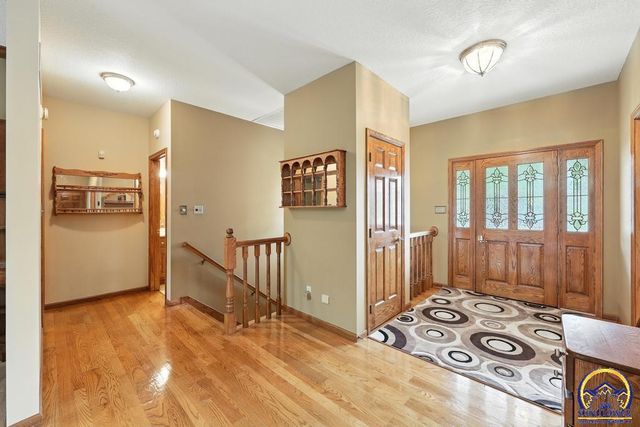 3300 SE Meadowview DR, Topeka, KS 66605