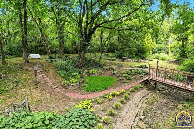 3300 SE Meadowview DR, Topeka, KS 66605