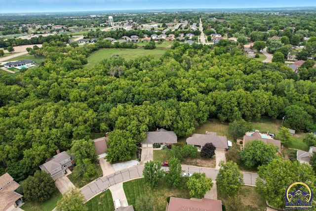 3300 SE Meadowview DR, Topeka, KS 66605