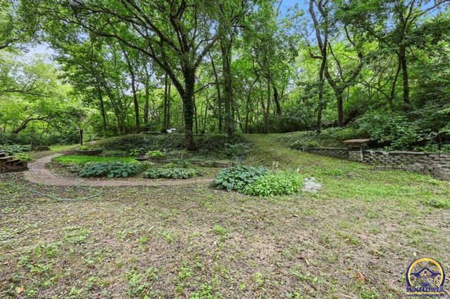 3300 SE Meadowview DR, Topeka, KS 66605