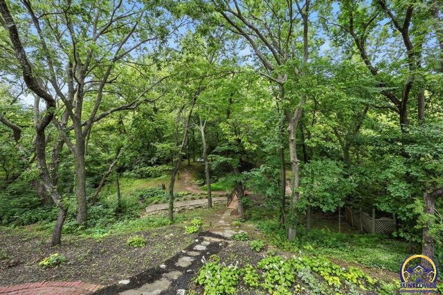 3300 SE Meadowview DR, Topeka, KS 66605