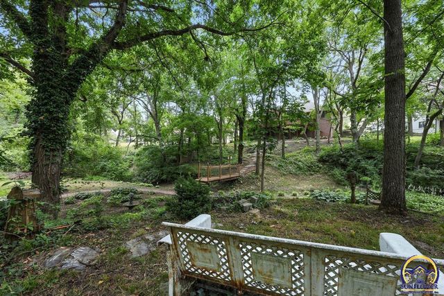 3300 SE Meadowview DR, Topeka, KS 66605