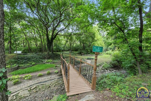 3300 SE Meadowview DR, Topeka, KS 66605