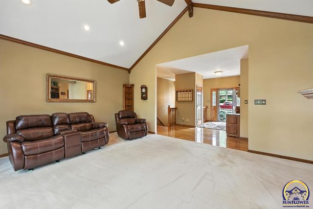 3300 SE Meadowview DR, Topeka, KS 66605