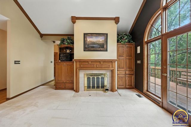 3300 SE Meadowview DR, Topeka, KS 66605