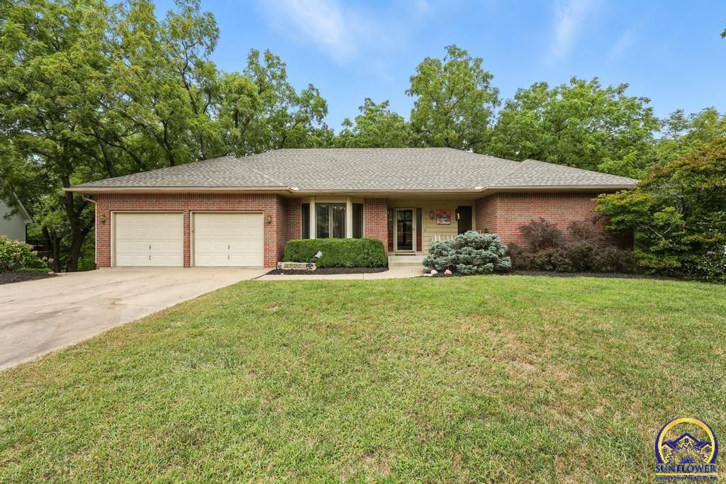 3300 SE Meadowview DR, Topeka, KS 66605