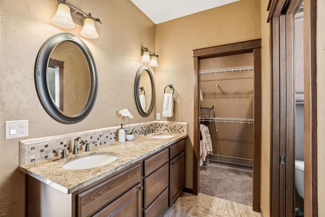 202 E Alexa Ct, Spokane, WA 99208