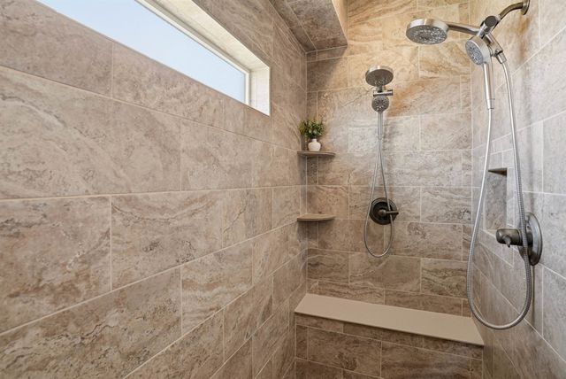 202 E Alexa Ct, Spokane, WA 99208