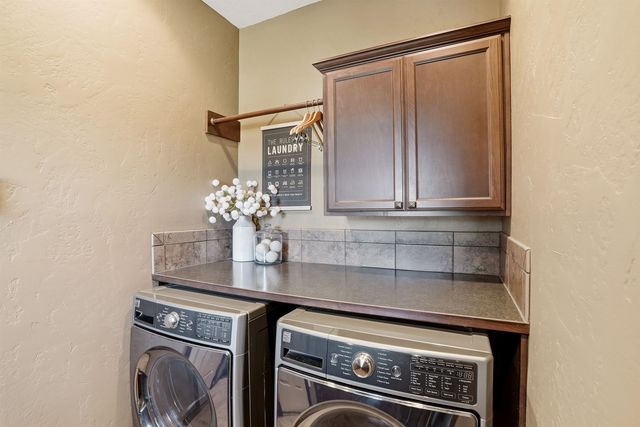 202 E Alexa Ct, Spokane, WA 99208