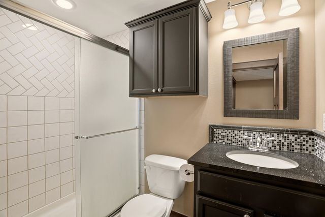 202 E Alexa Ct, Spokane, WA 99208