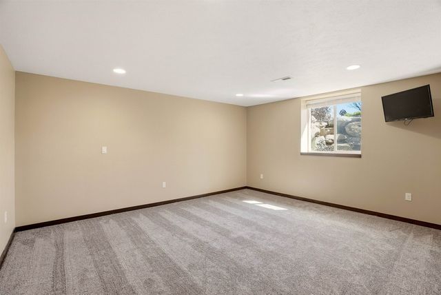 202 E Alexa Ct, Spokane, WA 99208