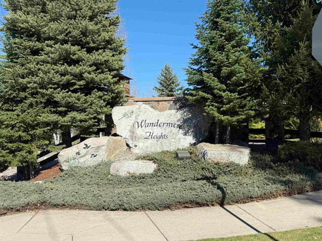 202 E Alexa Ct, Spokane, WA 99208