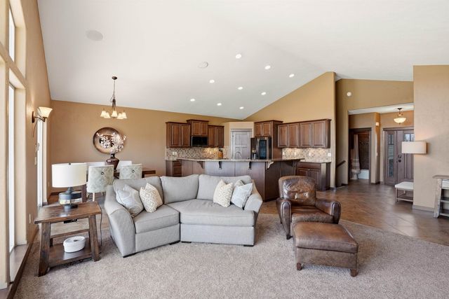 202 E Alexa Ct, Spokane, WA 99208