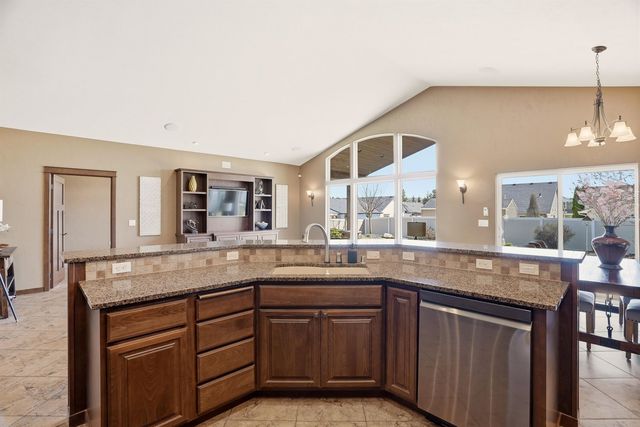 202 E Alexa Ct, Spokane, WA 99208