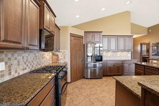 202 E Alexa Ct, Spokane, WA 99208