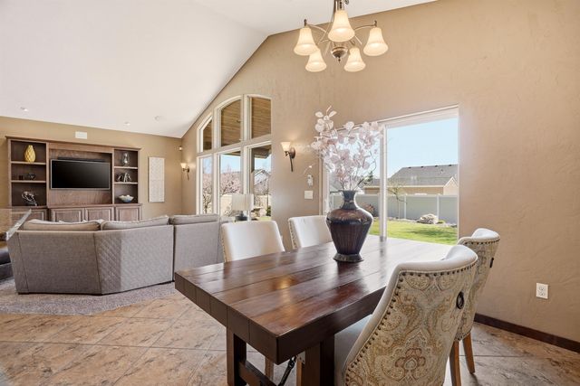 202 E Alexa Ct, Spokane, WA 99208