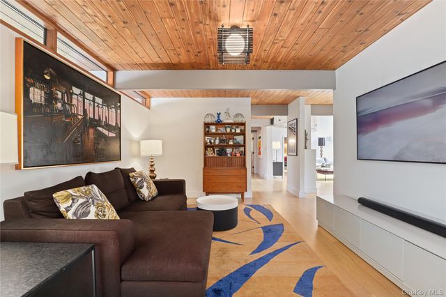 21 Black Spring Road, Pound Ridge, NY 10576