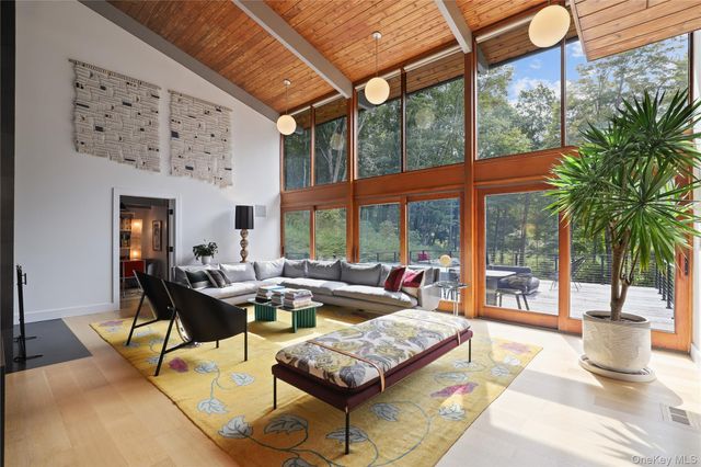 21 Black Spring Road, Pound Ridge, NY 10576