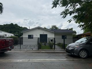 1045 NW 58th Terrace, Miami, FL 33127