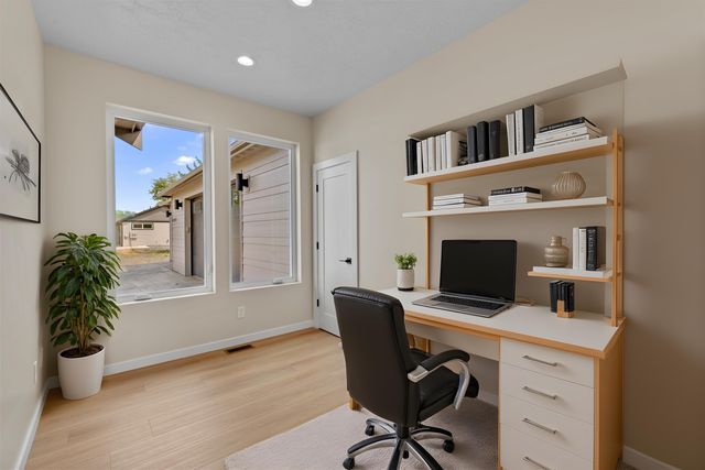 4217 N Locust Rd, Spokane, WA 99206