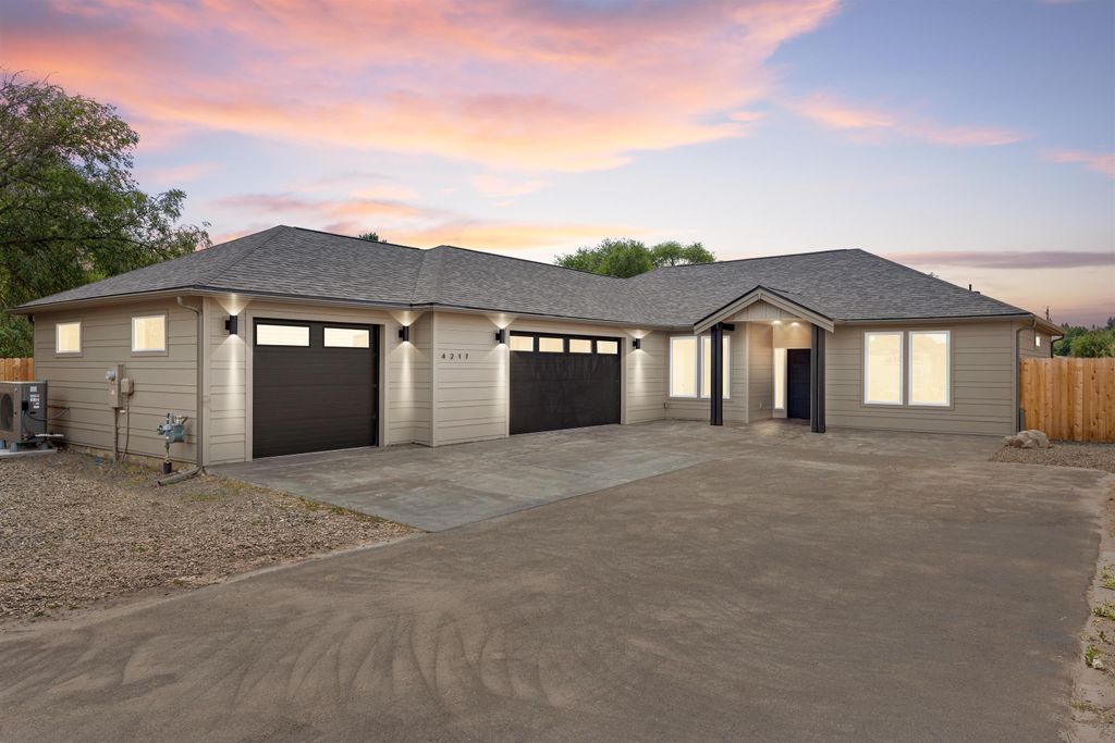 4217 N Locust Rd, Spokane, WA 99206