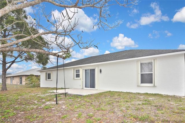 530 Peerless CIR, Lehigh Acres, FL 33974