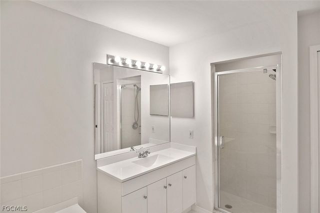 530 Peerless CIR, Lehigh Acres, FL 33974