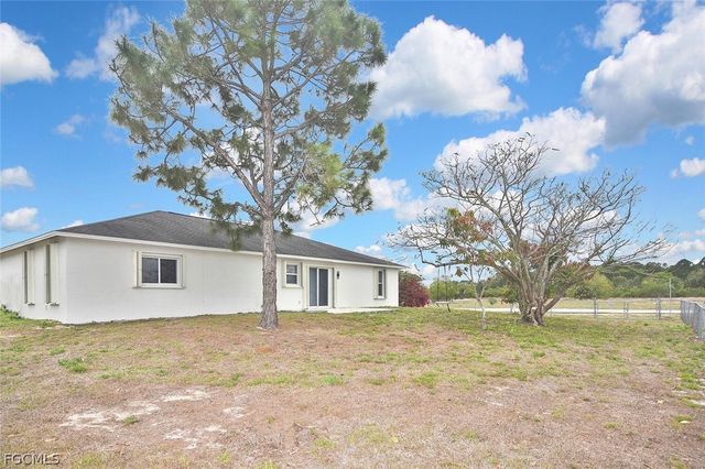 530 Peerless CIR, Lehigh Acres, FL 33974