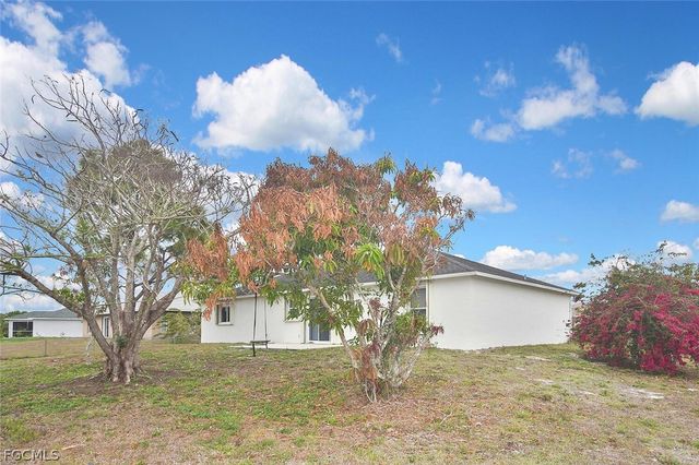 530 Peerless CIR, Lehigh Acres, FL 33974