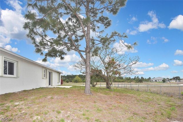 530 Peerless CIR, Lehigh Acres, FL 33974