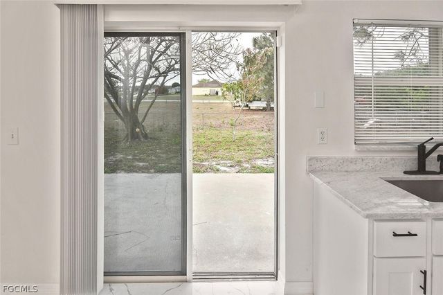 530 Peerless CIR, Lehigh Acres, FL 33974