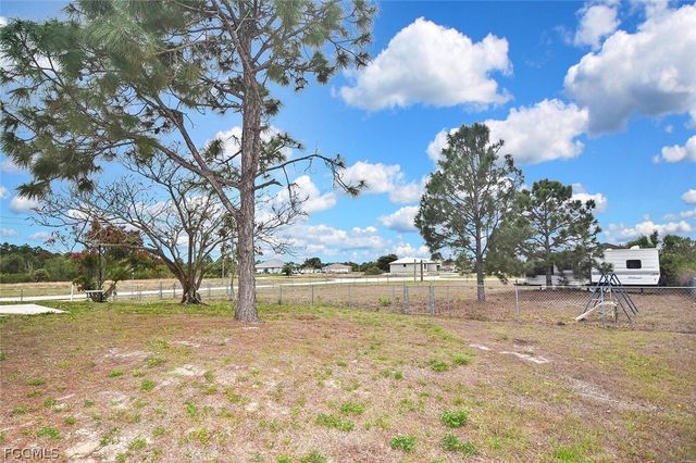 530 Peerless CIR, Lehigh Acres, FL 33974