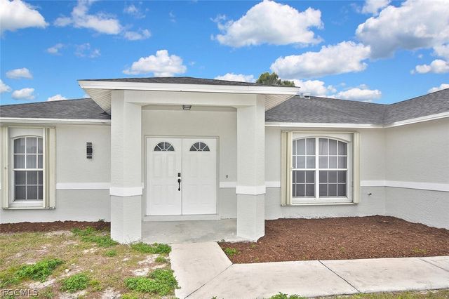 530 Peerless CIR, Lehigh Acres, FL 33974