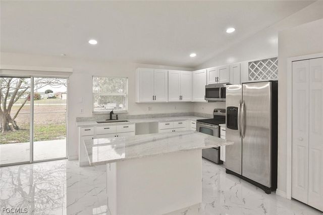 530 Peerless CIR, Lehigh Acres, FL 33974