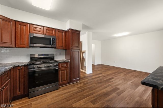 77 Larry Ct, South Brunswick Twp., NJ 08810