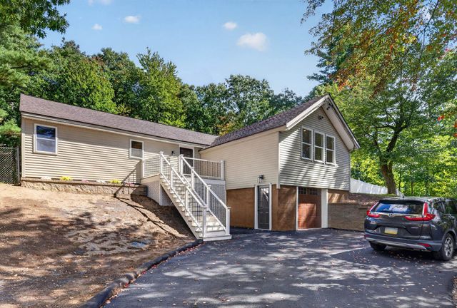 80 East Road, Atkinson, NH 03811
