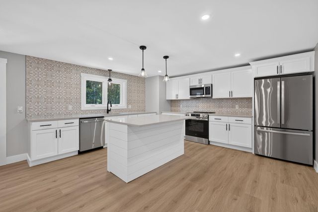 80 East Road, Atkinson, NH 03811