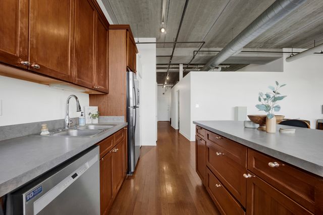 811 W 15th Place 804, Chicago, IL 60608