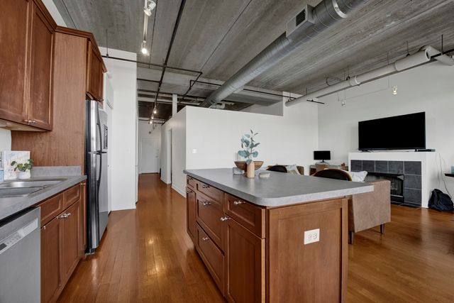 811 W 15th Place 804, Chicago, IL 60608