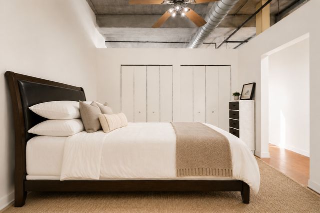 811 W 15th Place 804, Chicago, IL 60608