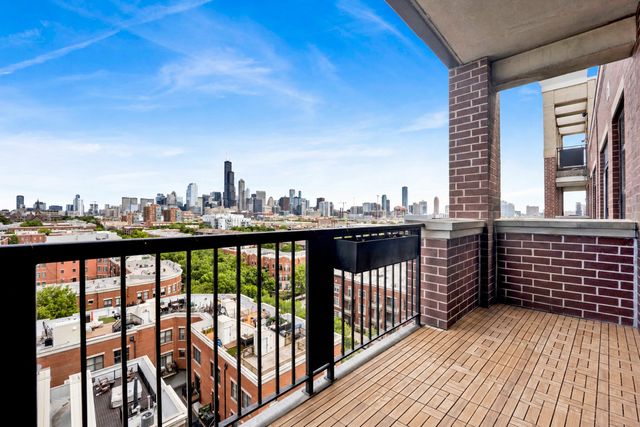811 W 15th Place 804, Chicago, IL 60608