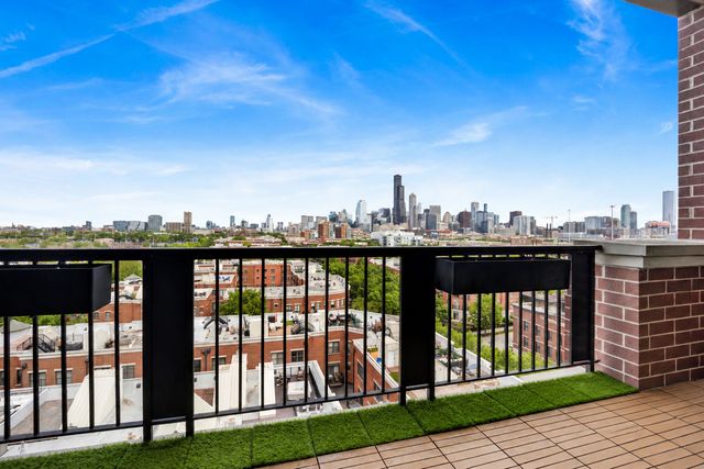 811 W 15th Place 804, Chicago, IL 60608